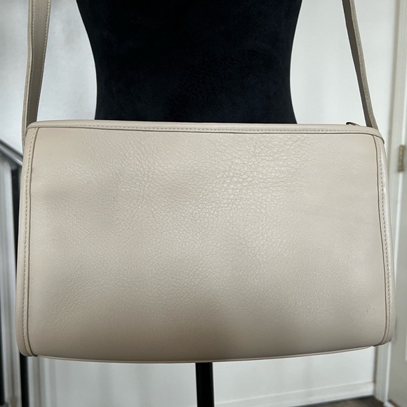 Vintage Coach Taylor Zip Crossbody - Picture 4 of 10